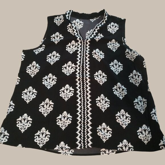 ** Sleeveless Chiffon V Neck Tank Top with Floral Print - Picture 1 of 4